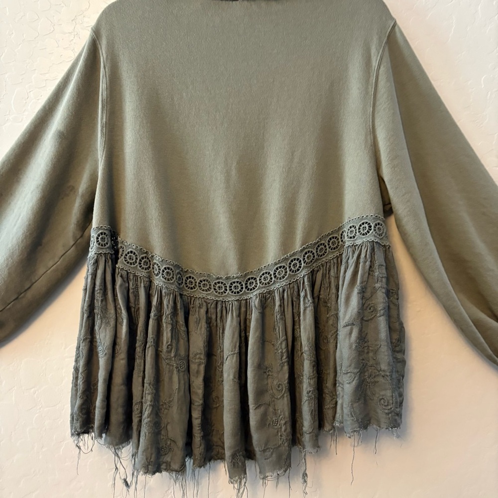 Free People gray embroidered crochet lace floral bohemian blouse top size small - Picture 14 of 16